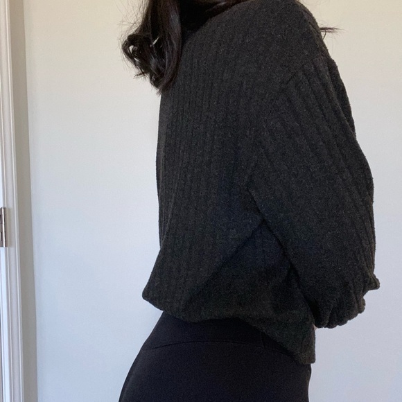 🚨[SOLD] Knit Turtle Neck - Picture 2 of 6